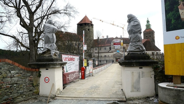 Noch sieht es bei der Friedensburg nach Baustelle aus. Bis zum August soll alles fertig sein. (Bild: Weber Franz)