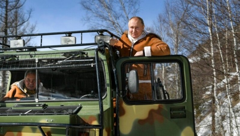 Putin chauffierte seinen Verteidigungsminister Schoigu durch die Wildnis. (Bild: Alexei Druzhinin/Kremlin Pool Photo via AP)