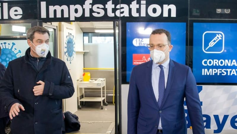 CSU-Chef Markus Söder und der CDU-Gesundheitsminister Jens Spahn haben viel Erklärungsbedarf. (Bild: APA/dpa-POOL/Daniel Karmann)