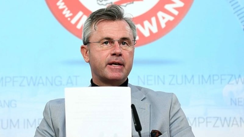 FPÖ-Obmann Norbert Hofer informierte über den Stand der Dinge bei den Beratungen im Bundeskanzleramt. (Bild: APA/HELMUT FOHRINGER)
