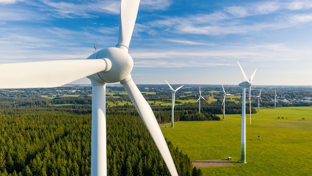 Windkraft als Baustein der Energiewende (Bild: stock.adobe.com)