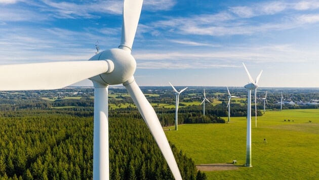 Windkraft als Baustein der Energiewende (Bild: stock.adobe.com)