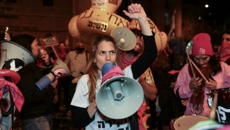 Die Linke demonstriert zwar seit Monaten gegen den Regierungschef, ist aber heillos zerstritten. (Bild: AFP)