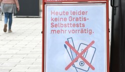 Dieses Schild können die Apotheker wieder verräumen (Bild: Scharinger Daniel)