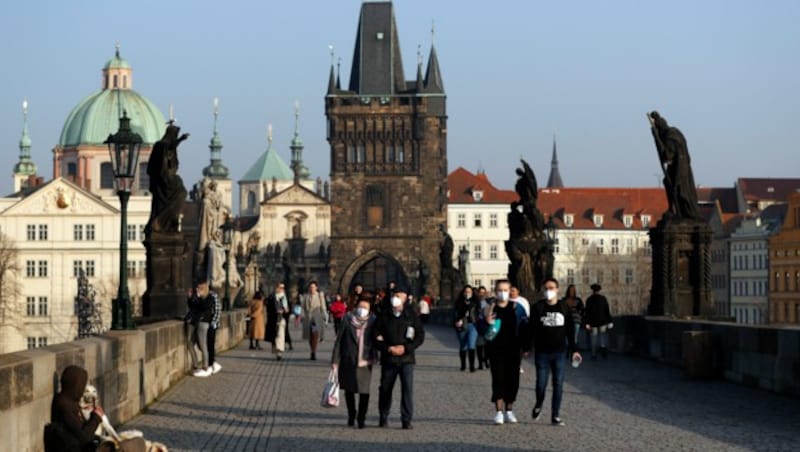 In Tschechien ist nicht nur kein Tourismus erlaubt, auch die Maskenpflicht wurde weiter verschärft. (Bild: AP)