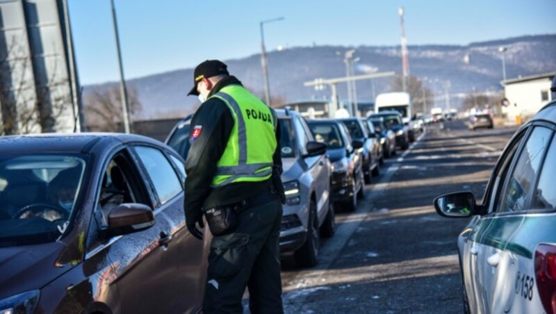 Die Einreise in die Slowakei ist nur mit anschließender Quarantäne möglich. (Bild: AP)