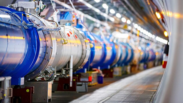 Am Large Hadron Collider (Bild) am CERN nahe Genf haben Wissenschaftler erstmals Neutrinos nachgewiesen, die von einem Teilchenbeschleuniger erzeugt wurden. (Bild: APA/AFP/Valentin Flauraud)