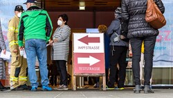 Die Deutschen müssen sich nun entscheiden: Entweder impfen oder sich auf eigene Kosten testen lassen. (Bild: APA/EXPA/JOHANN GRODER)
