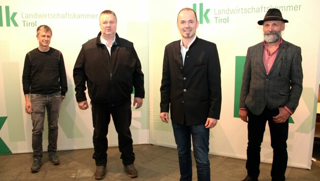 Christian Ortner (Grüne), Hubert Klammer (Freiheitliche), Josef Hechenberger (ÖVP-Bauernbund) und Alfred Enthofer (Unabhängiger Bauernverband Tirol, von links) (Bild: LK Tirol)