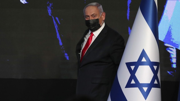 Netanyahu konnte den Titel als „Impfweltmeister“ nicht in einen großen Vorsprung bei den Parlamentswahlen ummünzen. (Bild: AP/Ariel Schalit)