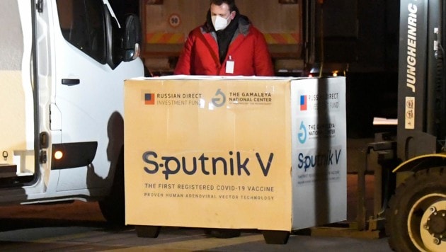 Sputnik-V-Lieferung am Kosice Airport in der Slowakei am 1. März 2021 (Bild: TASR/AP/Ivan Frantisek)