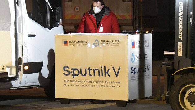 Sputnik-V-Lieferung am Kosice Airport in der Slowakei am 1. März 2021 (Bild: TASR/AP/Ivan Frantisek)