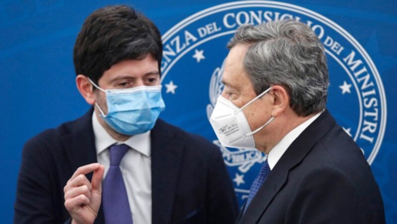 Premierminister Mario Draghi und Gesundheitsminister Roberto Speranza (Bild: AFP)