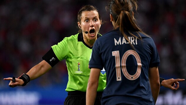 Referee Kateryna Monzul (Bild: AFP )