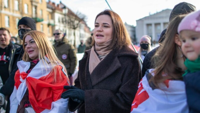 Die weißrussische Oppositionsführerin Swetlana Tichanowskaja bei einer Kundgebung in Vilnius. (Bild: AP)