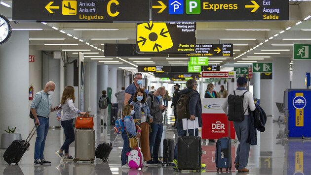 Zum Beginn der Osterferien flogen am Wochenende Tausende deutsche Touristen nach Mallorca. (Bild: AFP)