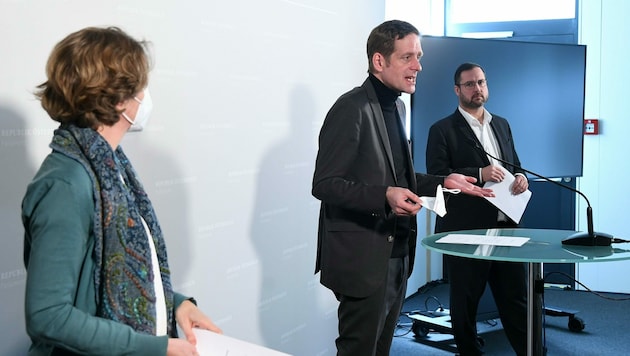 Von links: Stephanie Krisper (NEOS), Jan Krainer (SPÖ) und Christian Hafenecker (FPÖ) (Bild: APA/Helmut Fohringer)
