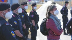 Wiens Ex-Vizebürgermeisterin Birgit Hebein nahm ebenfalls an der Demo teil und wurde angezeigt. (Bild: Monatsrevue/Lenger Thomas)