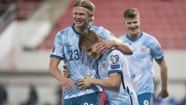 Erling Haaland (li.) (Bild: APA/AFP/JORGE GUERRERO)