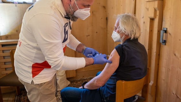 Nicht jeder Tiroler kann von sich behaupten, in einer Sakristei zu impfen - oder dort geimpft worden zu sein. (Bild: LIEBL Daniel | zeitungsfoto.at)