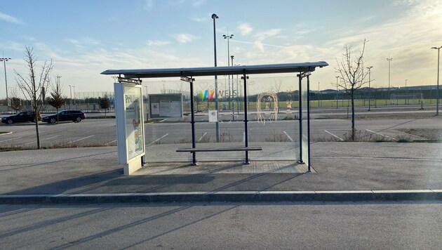 Die Haltestelle samt Umkehrschleife für den Bus wurde im Zuge des Baus des Welser Stadions errichtet. (Bild: ZVG)