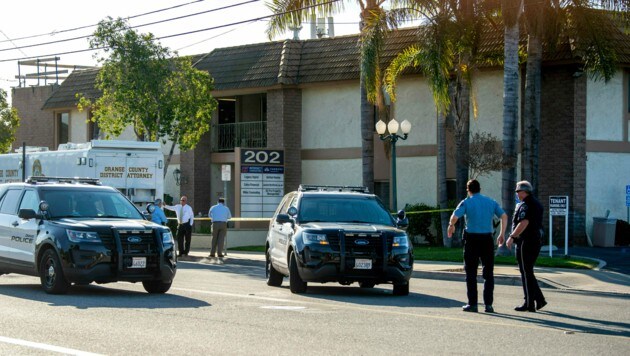 Bei einem Schusswaffenangriff in einem Bürogebäude in Orange (Kalifornien) sind vier Menschen getötet worden. (Bild: AP)