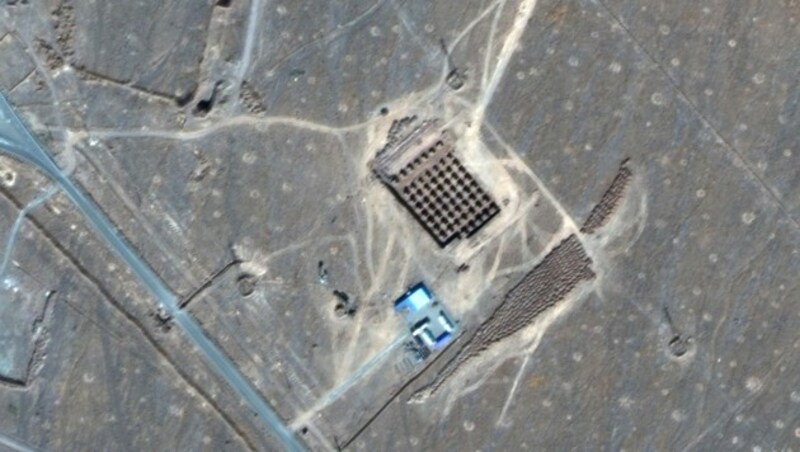 Ein Satellitenbild vom Jänner 2020 zeigt die iranische Atomanlage Fordow, in der Uran angereichert wird. (Bild: APA/AFP/Satellite image ©2021 Maxar Technologies)