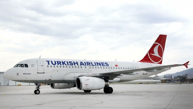 Am Donnerstagabend landete gegen 14.45 Uhr die erste Turkish-Maschine seit Wochen auf dem Salzburger Flughafen (Bild: Salzburg Airport)