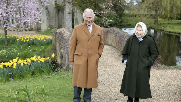 Die Queen hatte beim Osterspaziergang mit Prinz Charles in Frogmore House eindeutig gute Laune. (Bild: 2021 Getty Images)