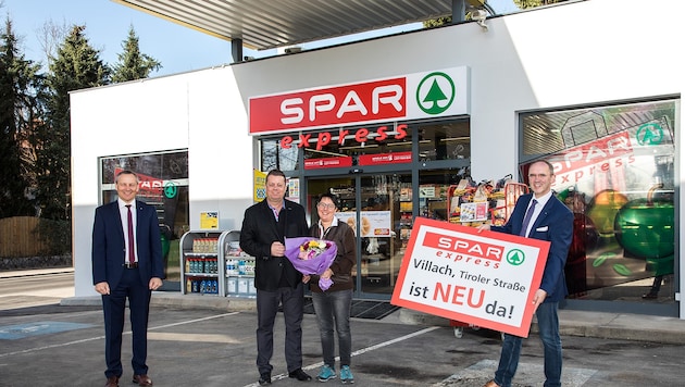 Paul Bacher (GF für SPAR Kärnten und Osttirol), Hans Dieter Steiner, Daniela Obernosterer und Manfred Pertl (Vertriebsleiter SPAR Kärnten und Osttirol). (Bild: zVg)