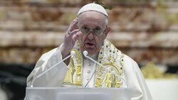 Papst Franziskus erteilte im Petersdom den Ostersegen „Urbi et orbi“. (Bild: AFP)