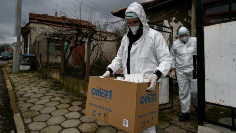 Mit mobilen Wahlteams wurde den Menschen in Quarantäne eine Abstimmung ermöglicht. (Bild: AFP)