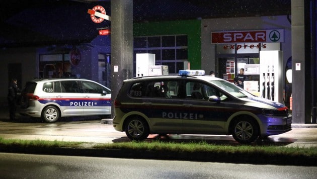 Polizeieinsatz am Tatort (Bild: laumat.at/Matthias Lauber)