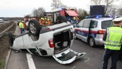 Der Lenker konnte nur noch tot aus dem Autowrack geborgen werden. (Bild: laumat.at/Matthias Lauber)