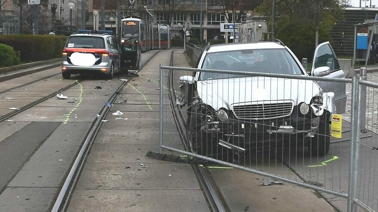 Drei Verletzte Verfolgungsjagd Endet In Wien Mit Schwerem Unfall Kroneat 9569