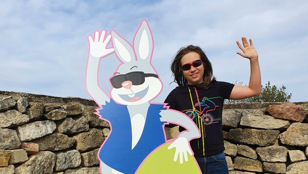 Noah Frank mit seinem „Funny Bunny“. Der Bursch besucht das Pannoneum Neusiedl. (Bild: Frank)
