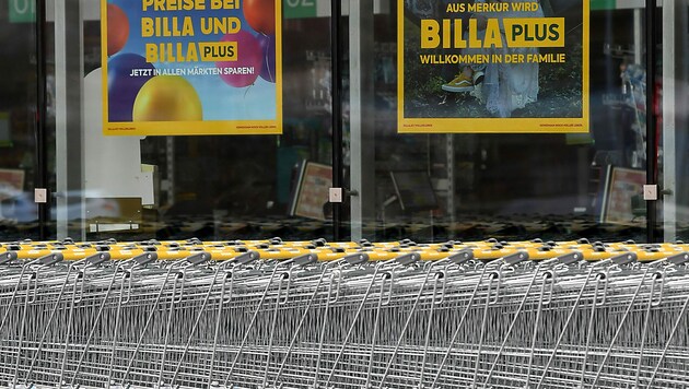 Die Einsparungen, die durch die Zusammenlegung der beiden Lebensmittelketten entstehen, werden laut dem REWE-Konzern in Form von Rabatten an die Kunden gegeben. (Bild: APA/HELMUT FOHRINGER)