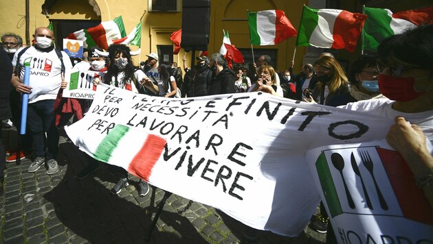 Gastronomen protestieren in Italien immer wieder gegen die Corona-Auflagen. (Bild: APA/AFP/Filippo MONTEFORTE)