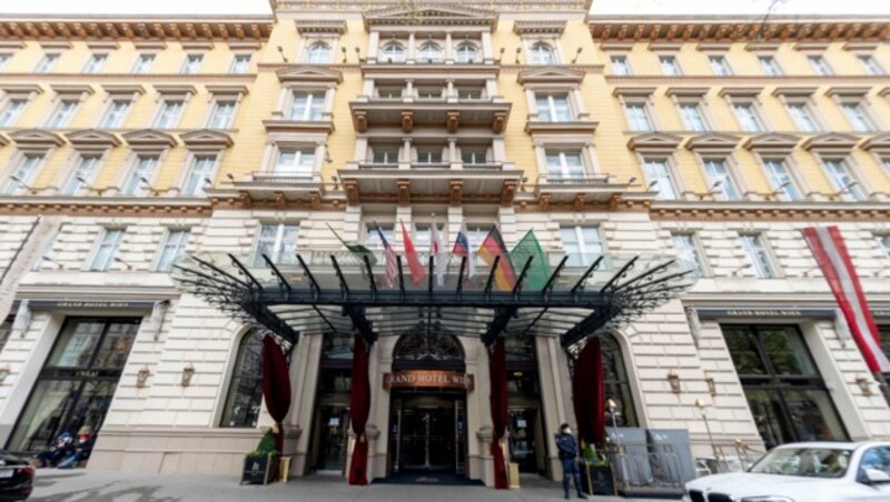 Im Grand Hotel in Wien wird über eine Fortsetzung des Atomdeals verhandelt. (Bild: APA/AFP/JOE KLAMAR)