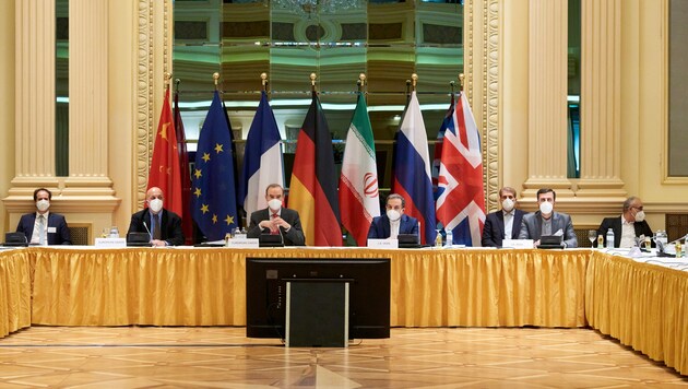 Indirekte Verhandlungen zur Rettung des Internationalen Atomabkommens von 2015 haben am Dienstag in Wien begonnen. (Bild: APA/EU DELEGATION IN VIENNA/LARS TERNES)