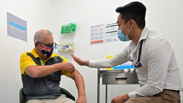 Australiens Premier Scott Morrison bekam bereits im Februar die erste Dosis des Biontech-Impfstoffs verabreicht. (Bild: AFP)