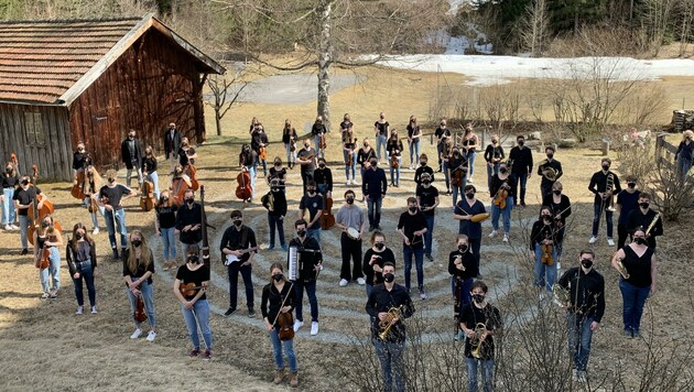 Mit über 60 jungen Tiroler Musikern ist das Landesjugendorchester groß besetzt. (Bild: Tiroler Landesjugendorchester)