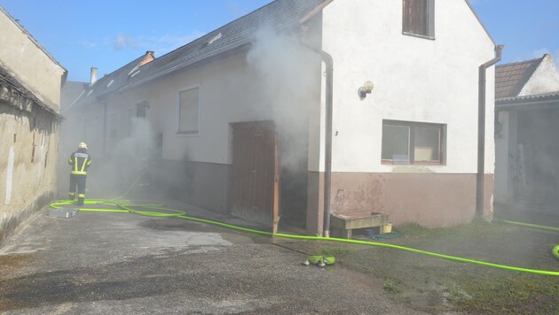 Im Ortszentrum kam es zu einem Kellerbrand (Bild: Pressedienst BFKDO EU)
