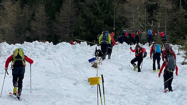 In diesen Schneemassen überlebte Wolfgang T. rund fünf Stunden. (Bild: ZOOM.TIROL)