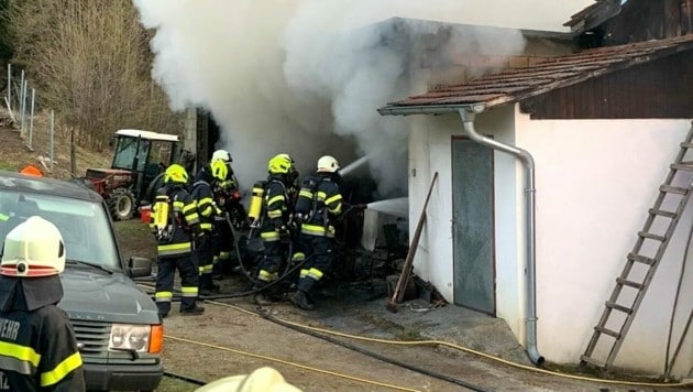 Über 40 Mann der freiwilligen Feuerwehren Leutschach und Gamlitz waren im Löscheinsatz. (Bild: FF Gamlitz)