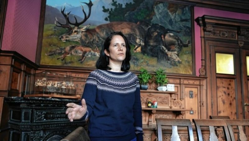 Historikerin Astrid Perner im Jagdzimmer des Rathauses. (Bild: Sepp Pail)