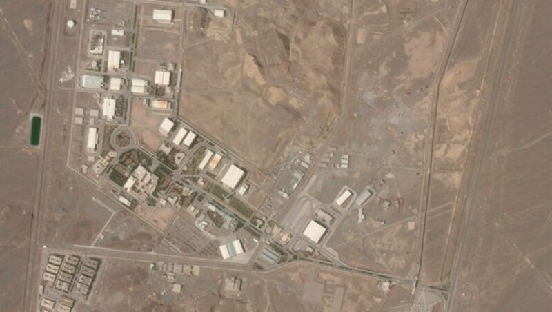 Eine Satellitenaufnahme zeigt die Nuklearanlage im iranischen Natanz. (Bild: AP)