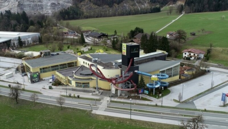 Die Wave-Gebäude stehen noch, schwimmen kann hier aber niemand mehr (Bild: ZOOM.TIROL)