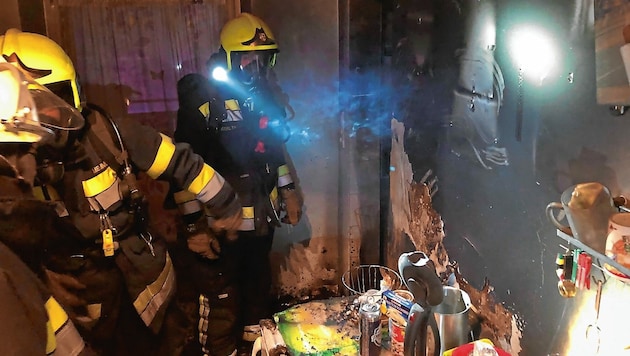 Bei Küchenbränden bleibt es meist bei Sachschäden; sofern die Feuerwehr rechtzeitig eingreifen kann. (Bild: Hauptfeuerwache Villach)