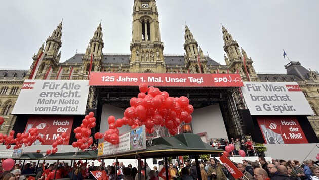 Traditioneller Maiaufmarsch der SPÖ am Wien im Jahr 2015 (Bild: APA/HANS PUNZ)